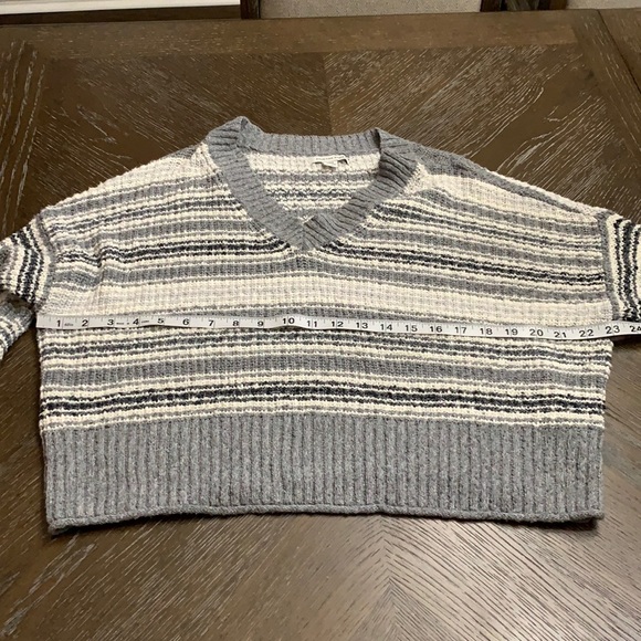 American Eagle Outfitters gray, white, black striped cropped knit sweater - Picture 13 of 17